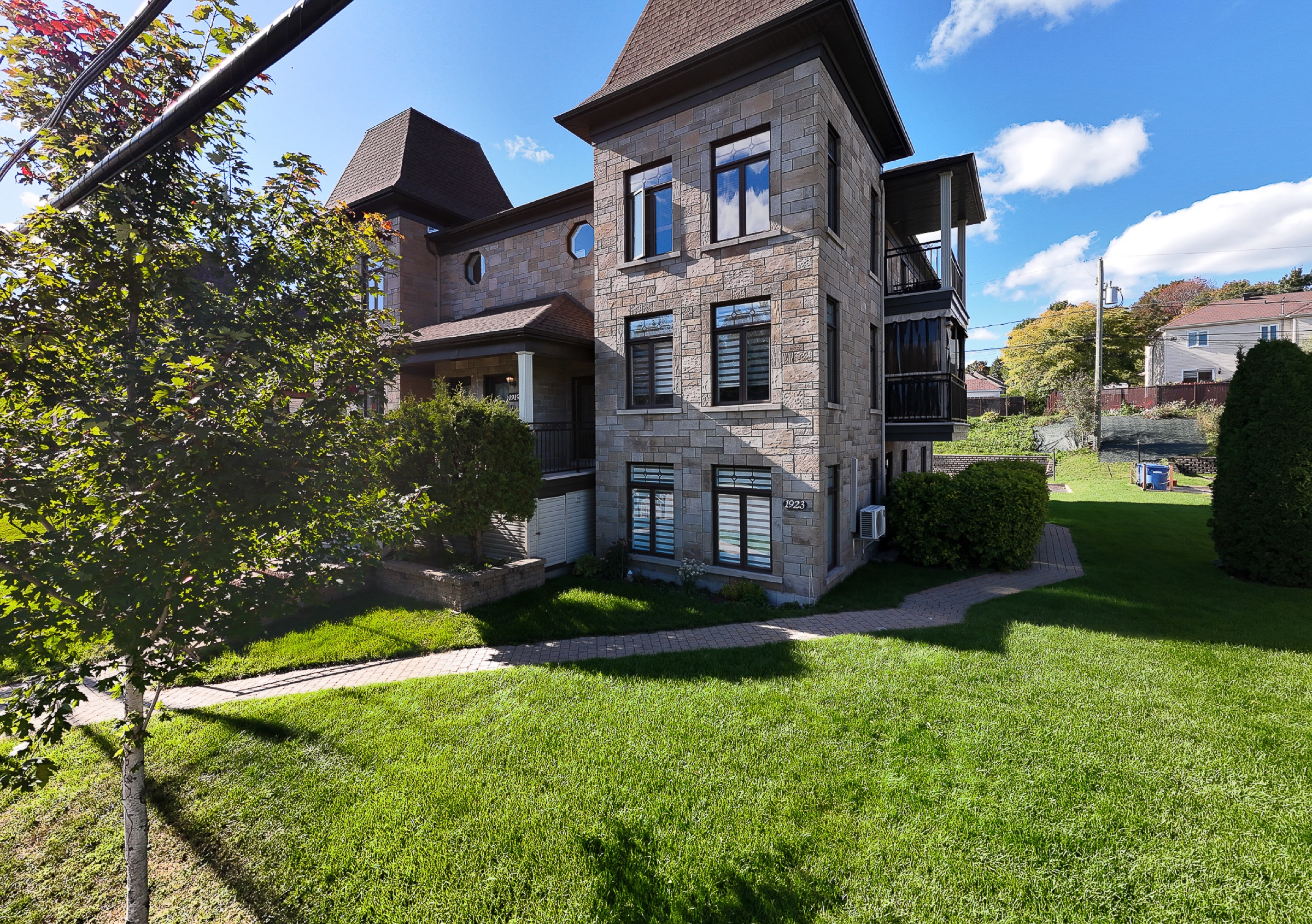 Extérieur — 523 bld jean talon ouest, Québec