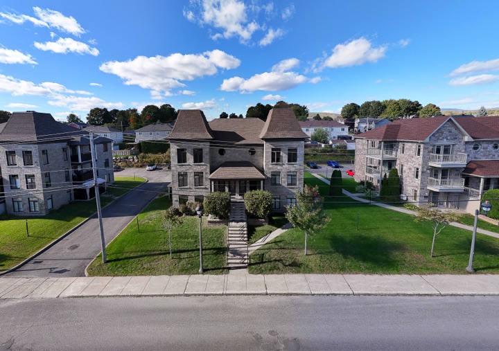Extérieur — 523 bld jean talon ouest, Québec